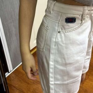 🌼 Almost New White Denim Shorts – Perfect for Summer! ☀️